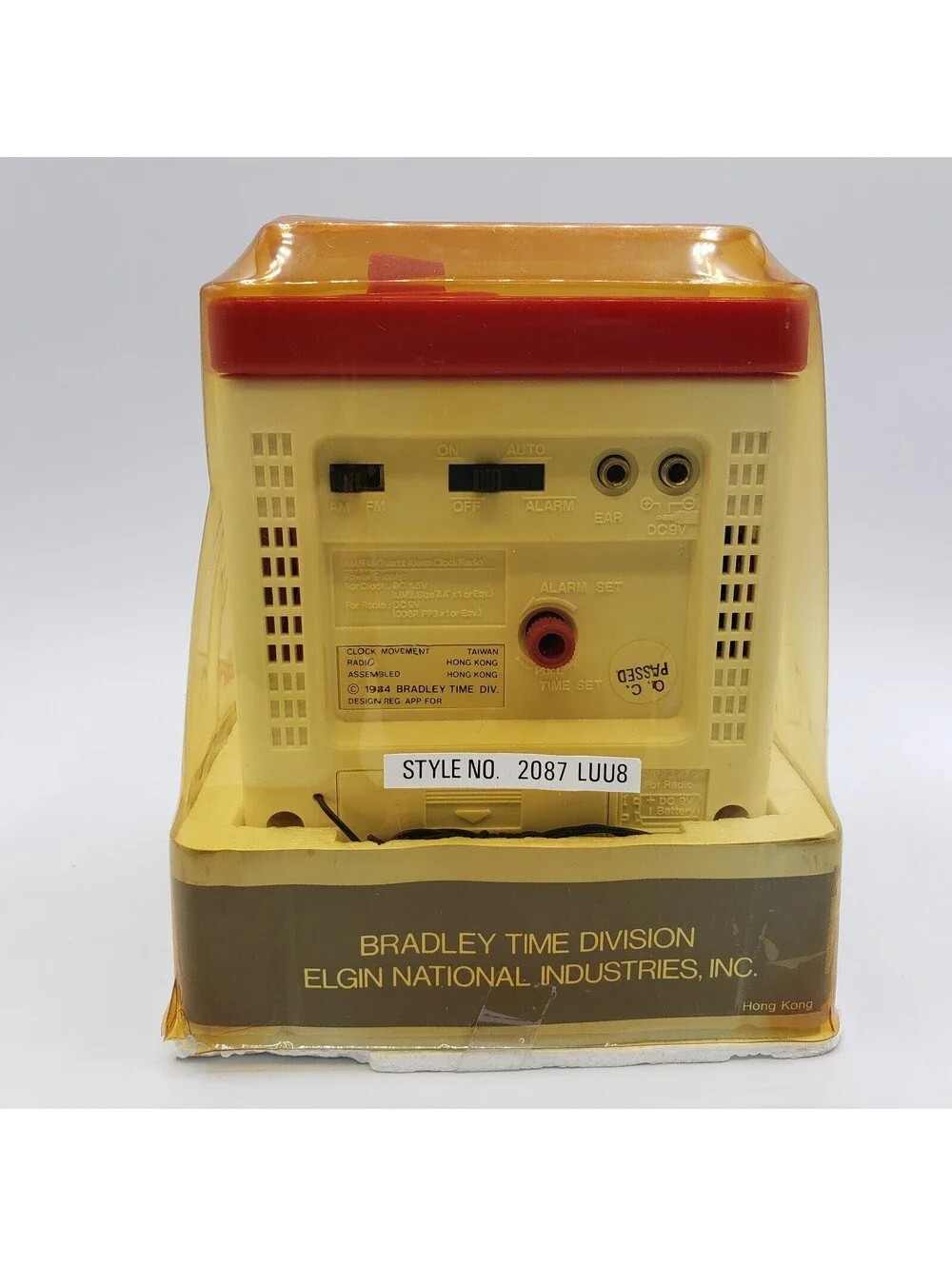 Vintage 1984 Bradley Quartz Clock Radio Portable AM/FM NIP Mickey Disney 2087